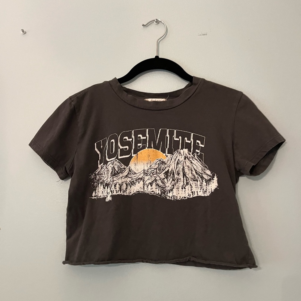 Black Yosemite Altard State Cropped Tee